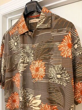 Tommy Bahama Hawaiian shirt L silk multicolor floral casual resort golf beach
